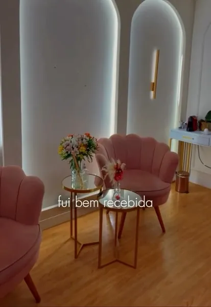 Sala da clínica com a frase: fui bem recebida